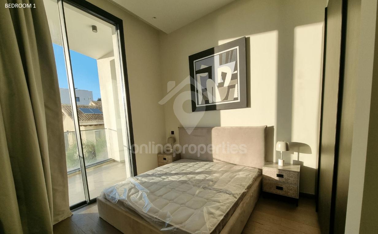 To change image, hover mouse over thumbnails below