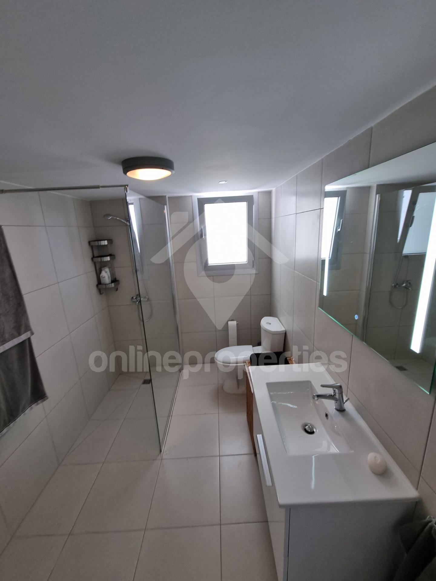 To change image, hover mouse over thumbnails below