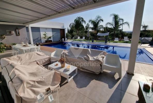 Marvelous 5-bedroom villa 