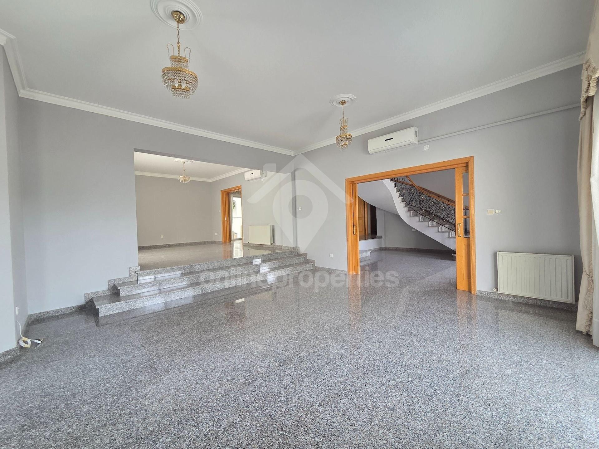 To change image, hover mouse over thumbnails below