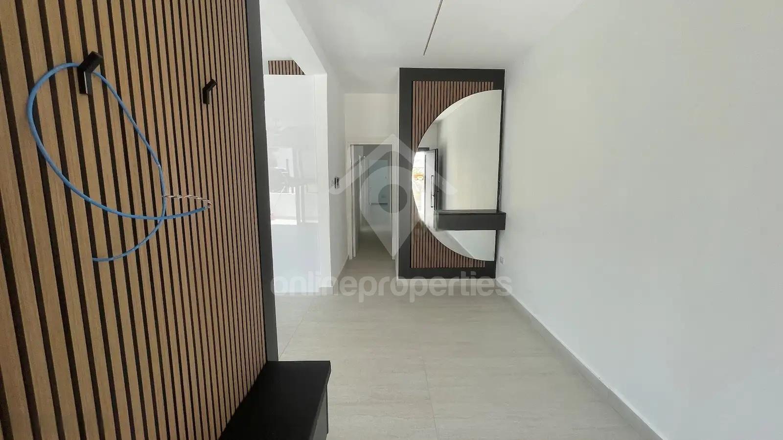 To change image, hover mouse over thumbnails below