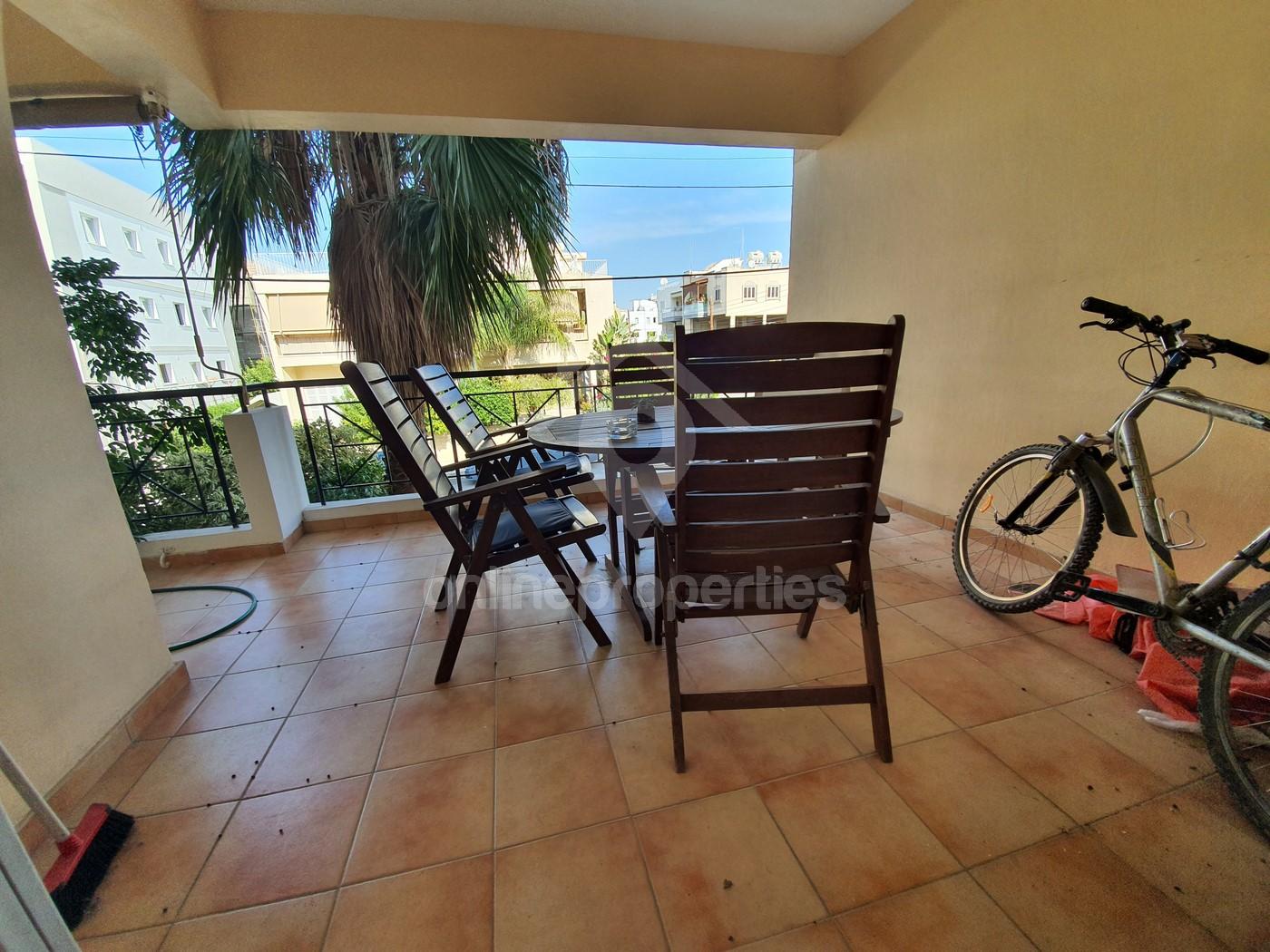 To change image, hover mouse over thumbnails below