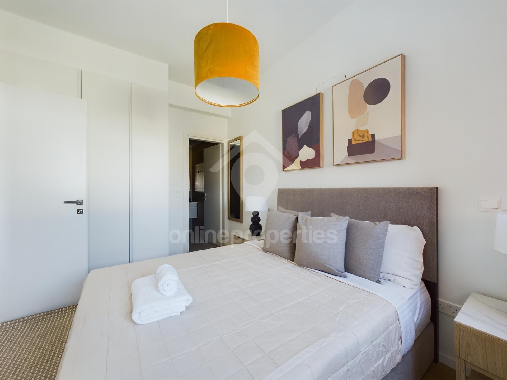 To change image, hover mouse over thumbnails below