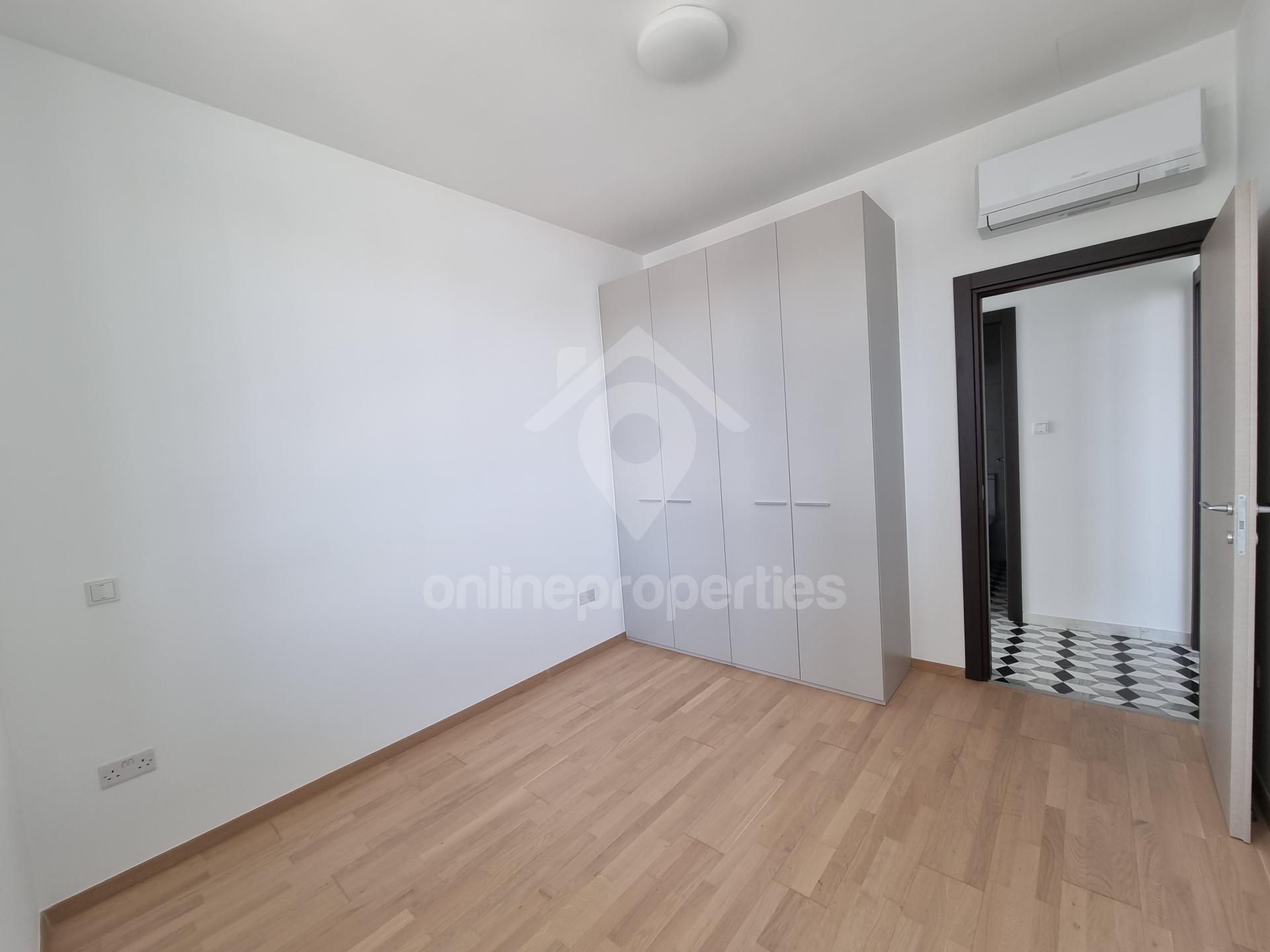 To change image, hover mouse over thumbnails below