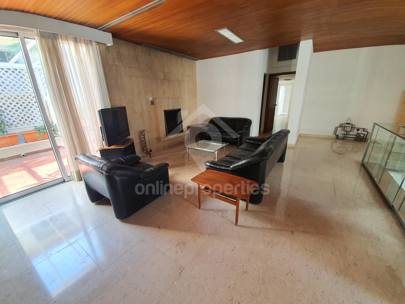 To change image, hover mouse over thumbnails below