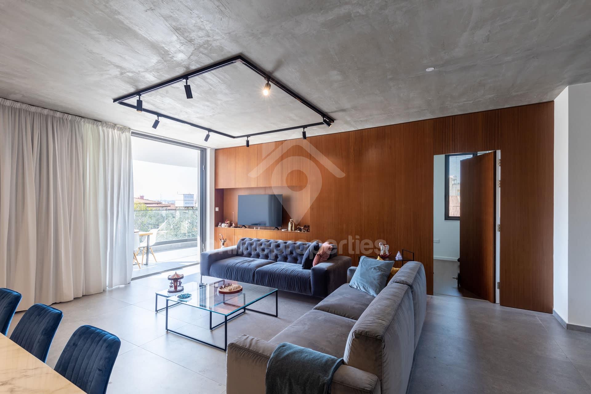 To change image, hover mouse over thumbnails below