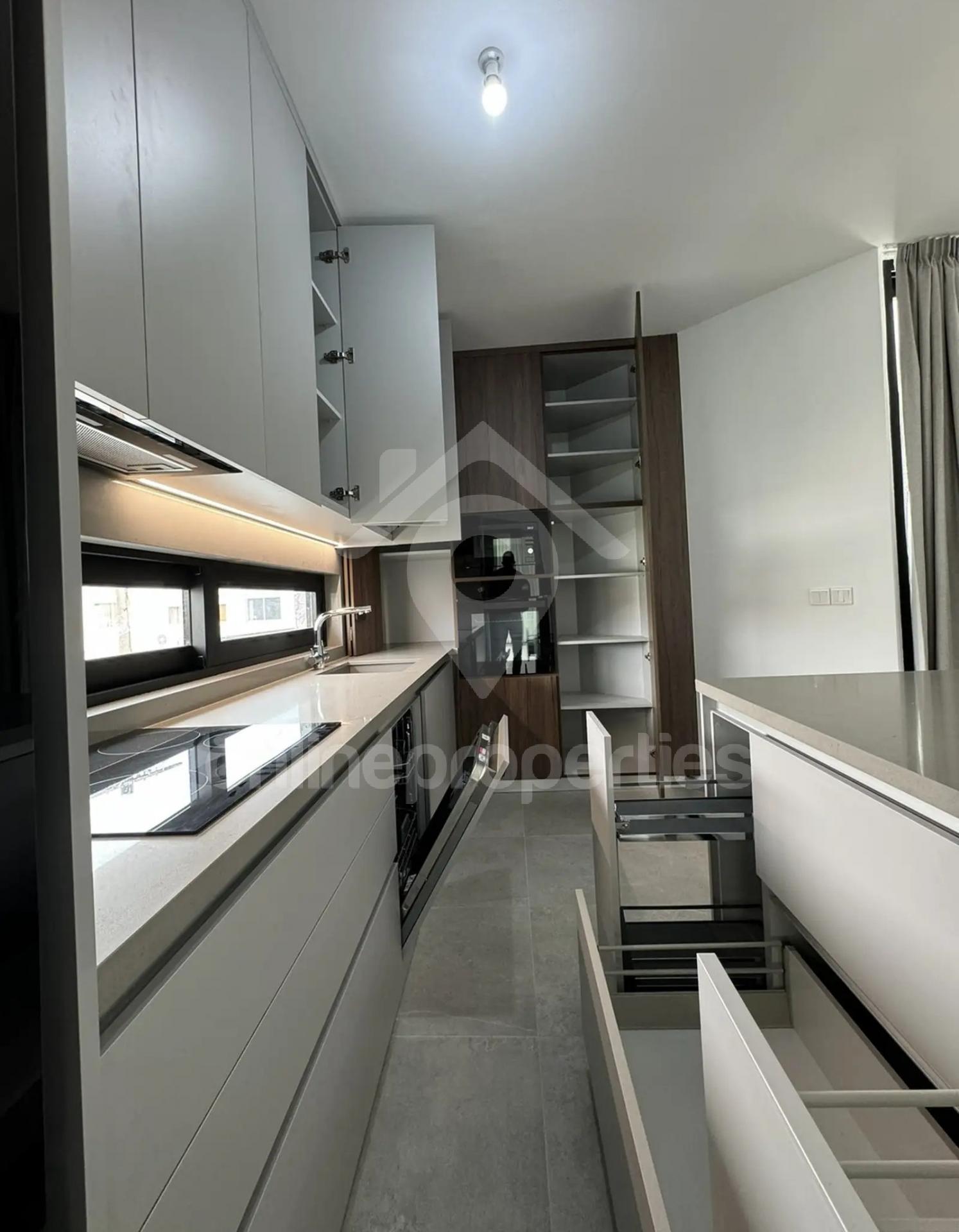 To change image, hover mouse over thumbnails below