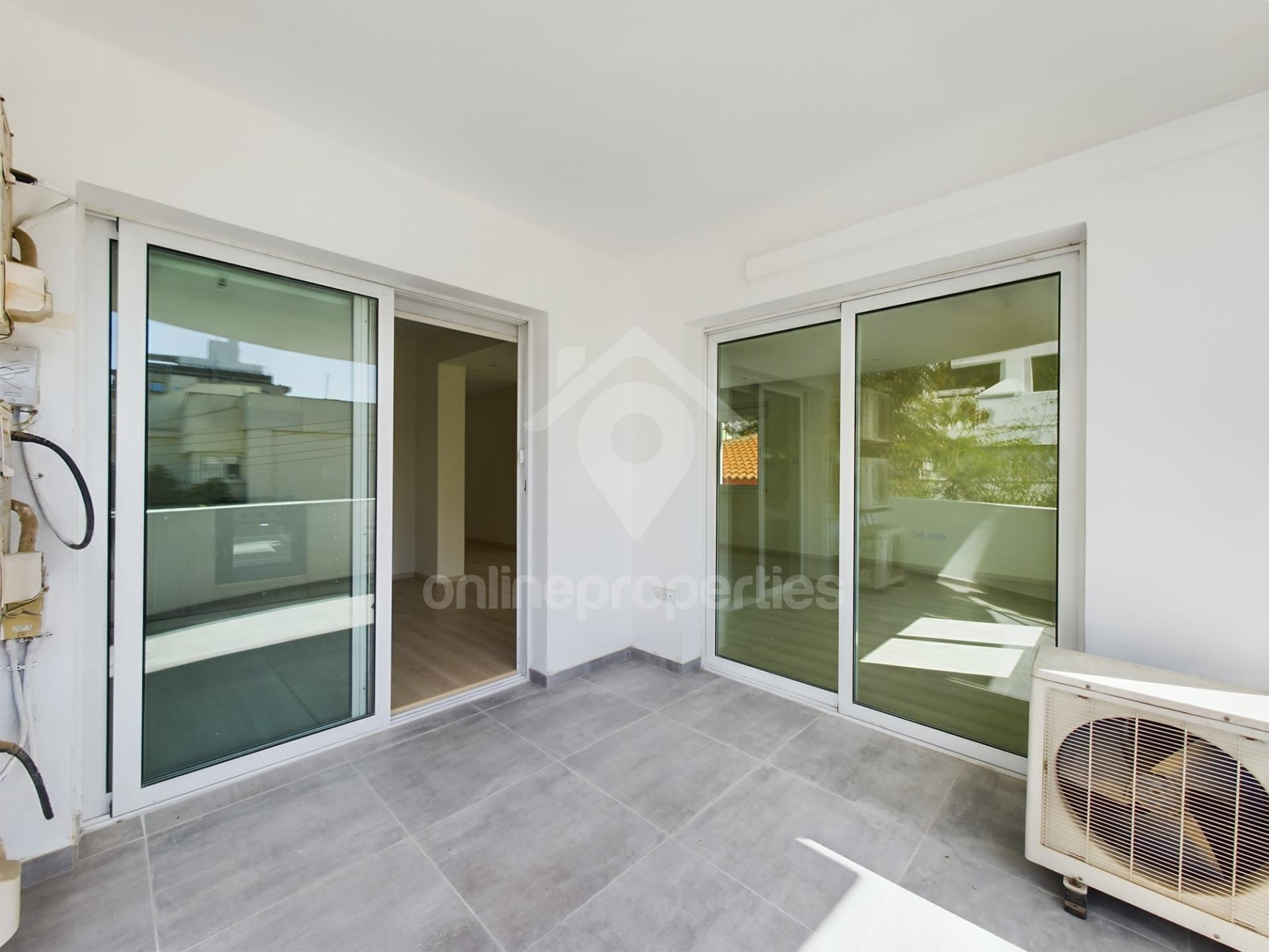 To change image, hover mouse over thumbnails below