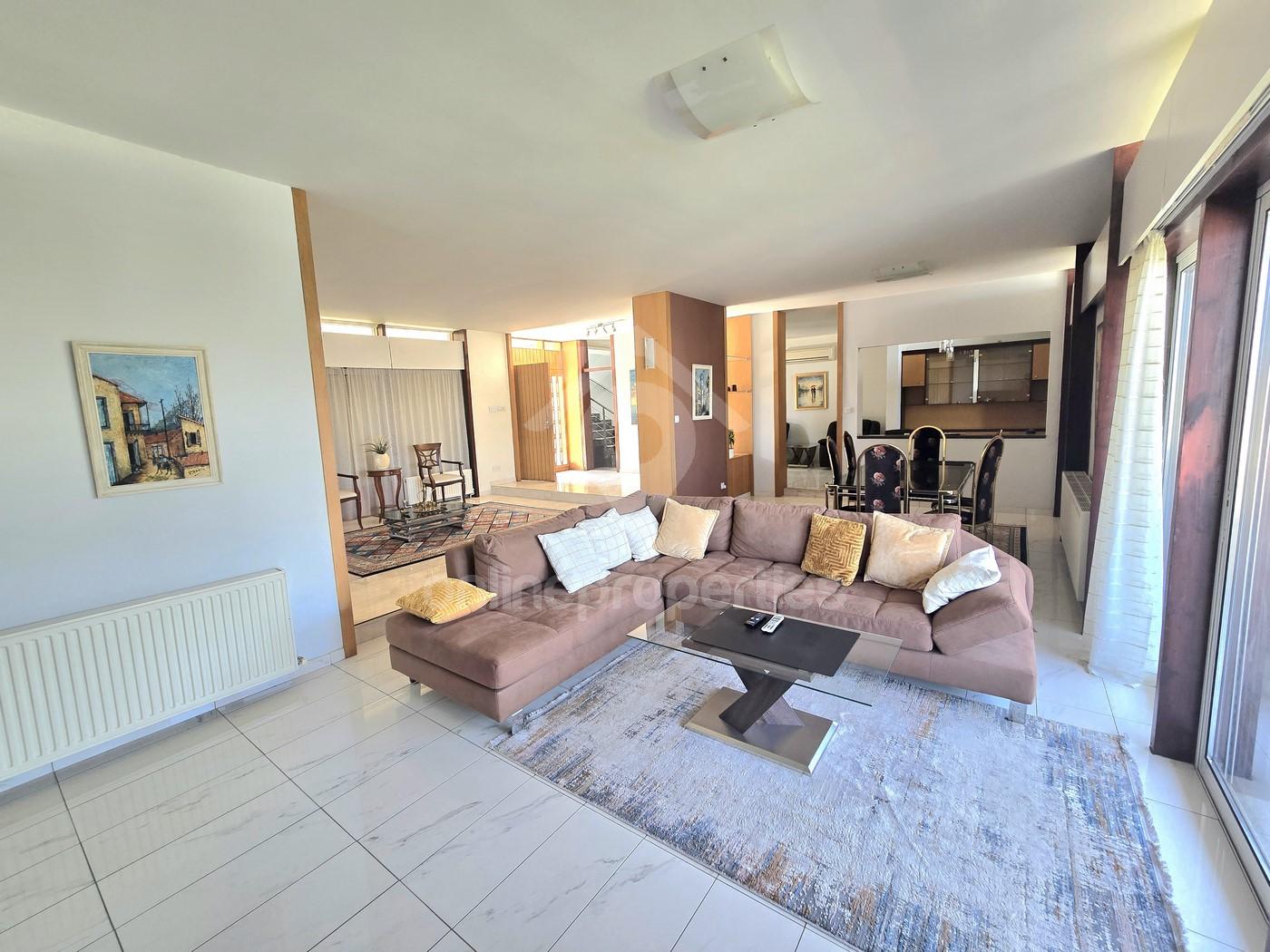 To change image, hover mouse over thumbnails below