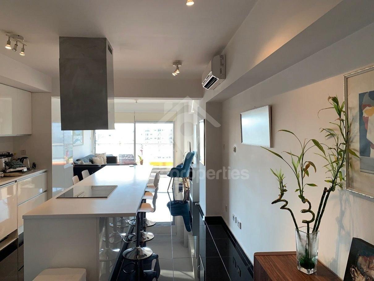 To change image, hover mouse over thumbnails below