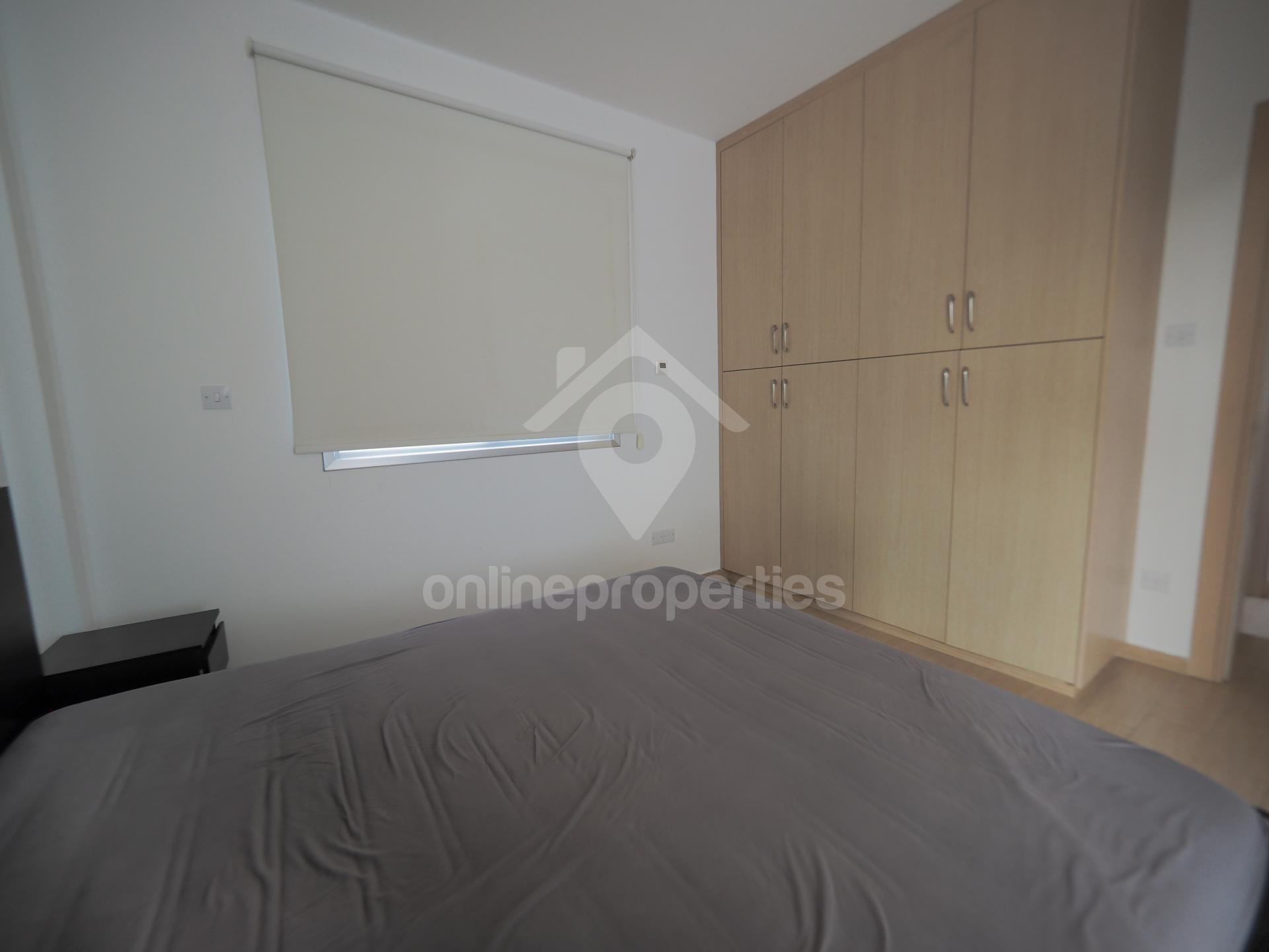 To change image, hover mouse over thumbnails below