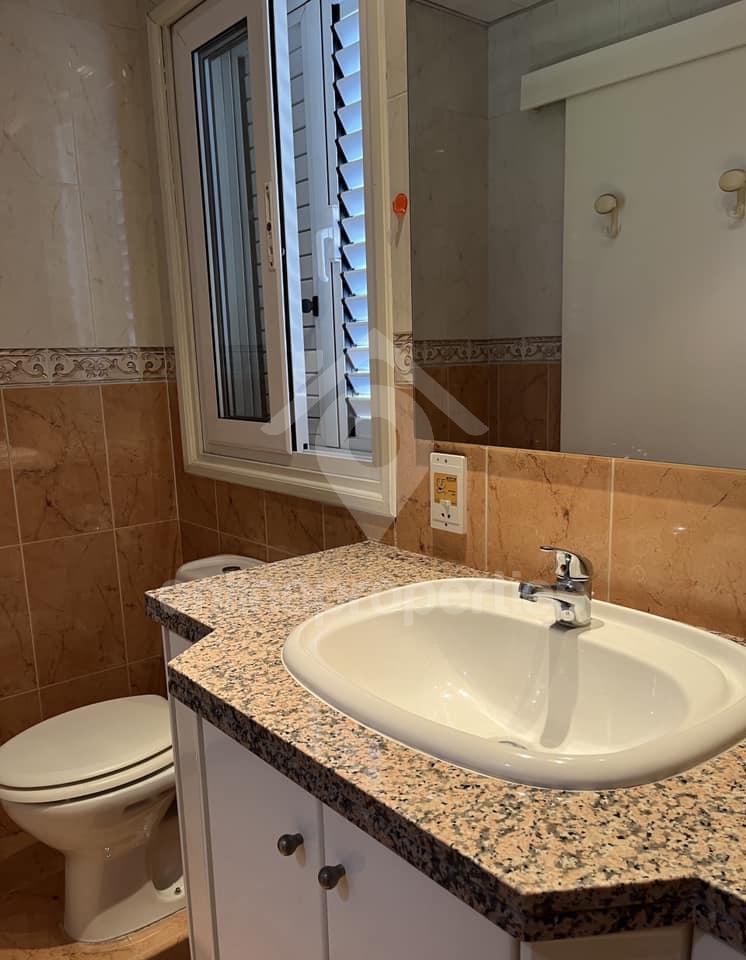 To change image, hover mouse over thumbnails below