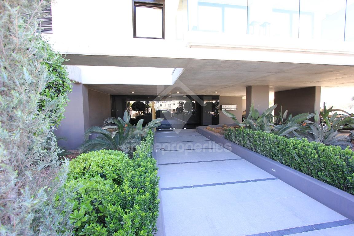 To change image, hover mouse over thumbnails below