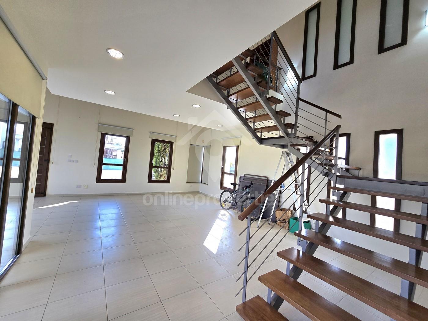 To change image, hover mouse over thumbnails below