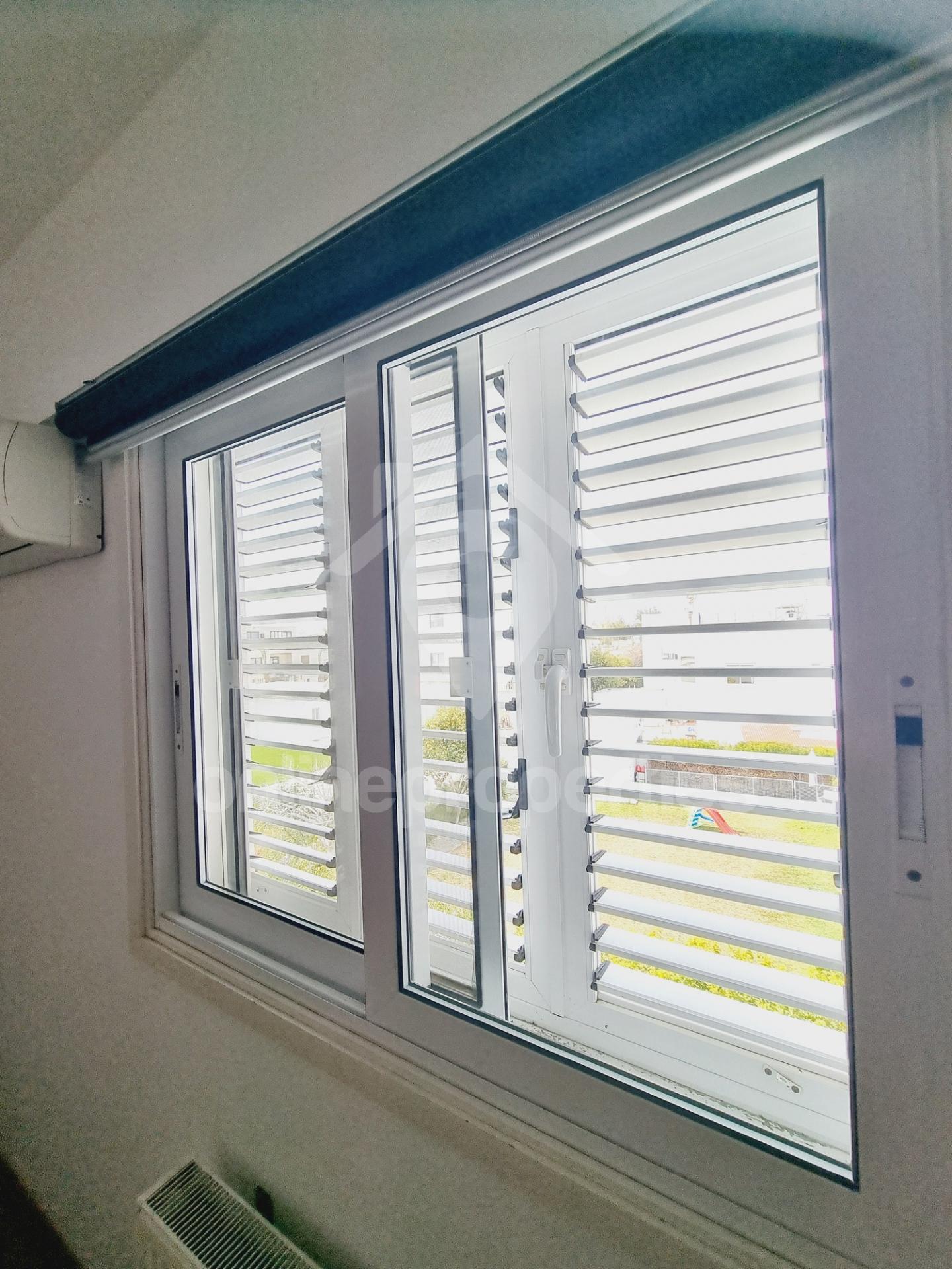 To change image, hover mouse over thumbnails below