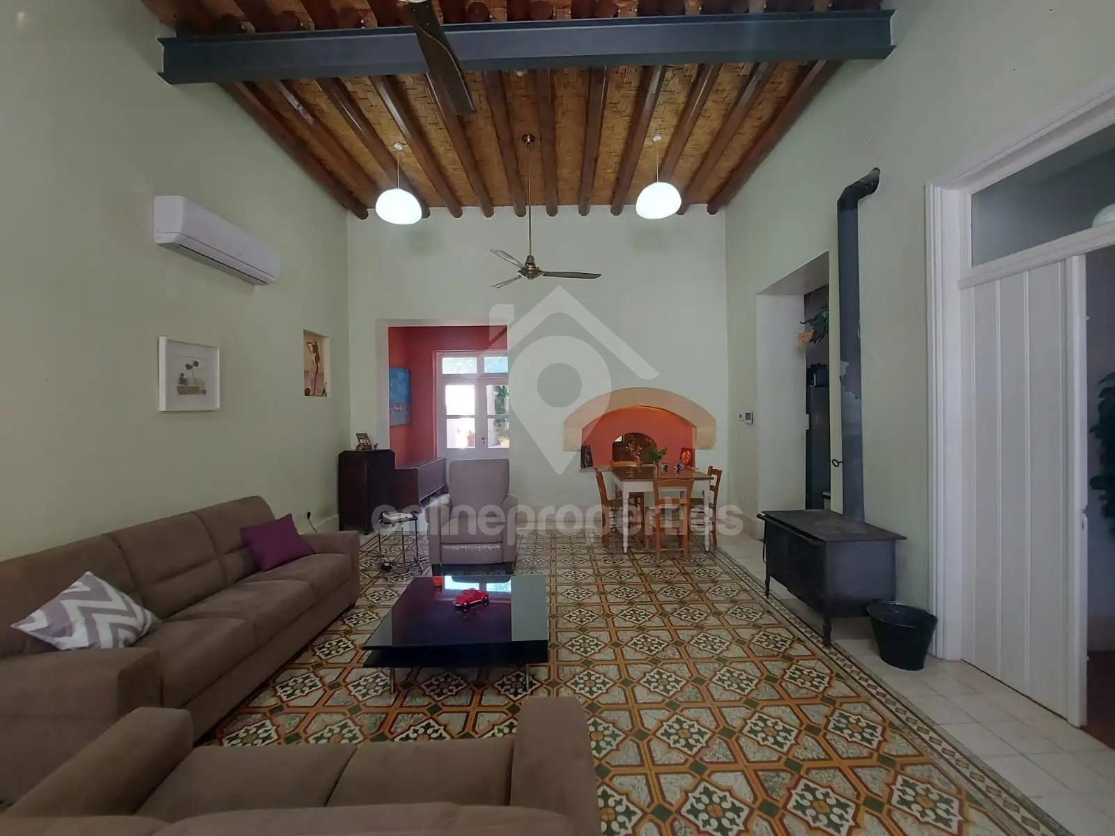 To change image, hover mouse over thumbnails below