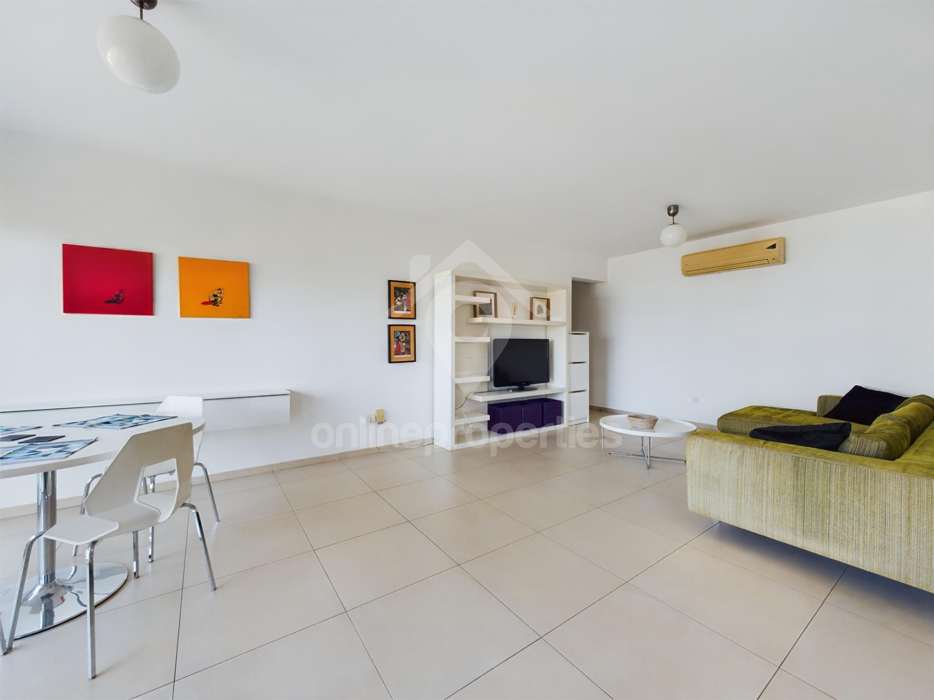 To change image, hover mouse over thumbnails below