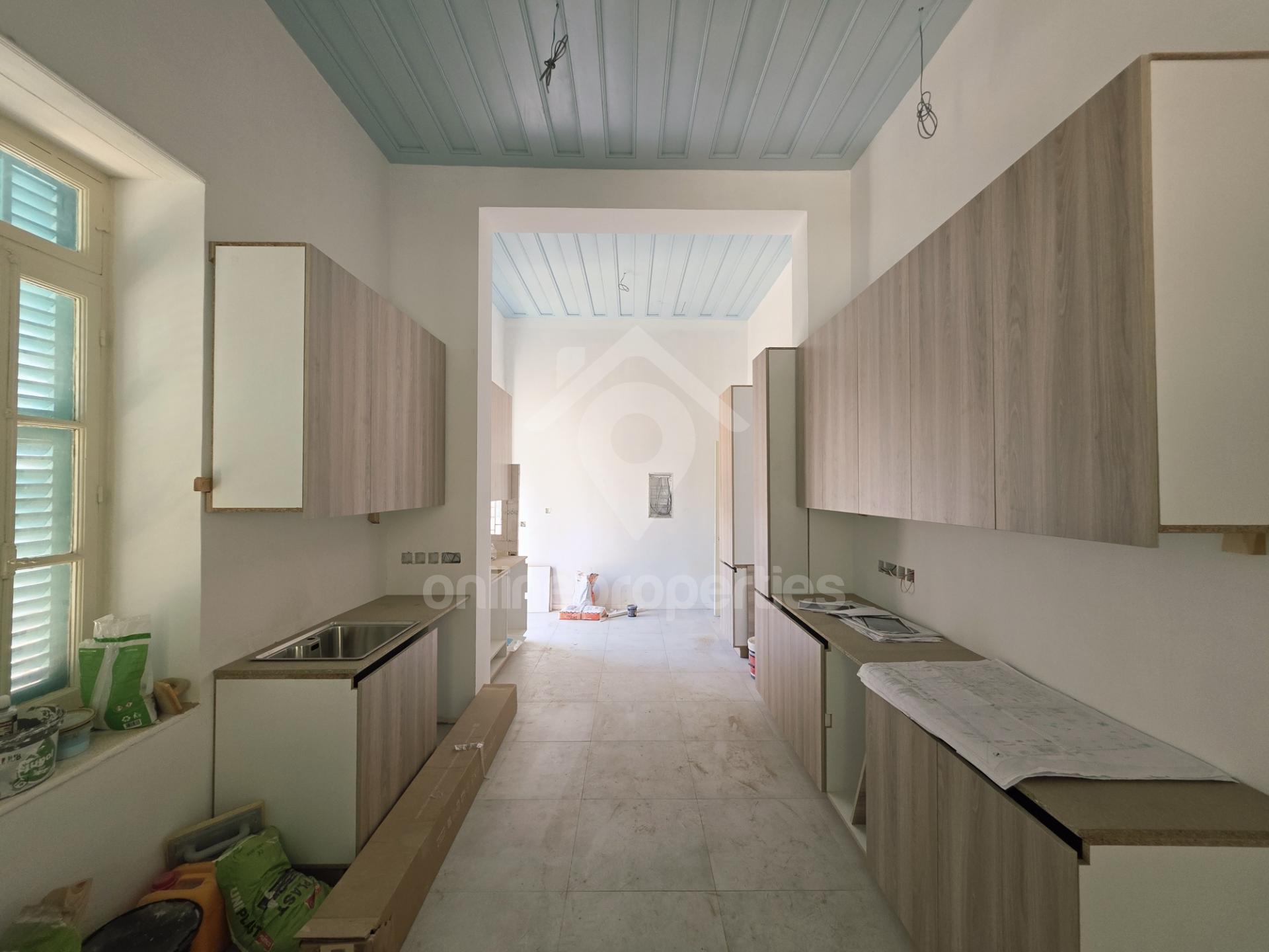 To change image, hover mouse over thumbnails below