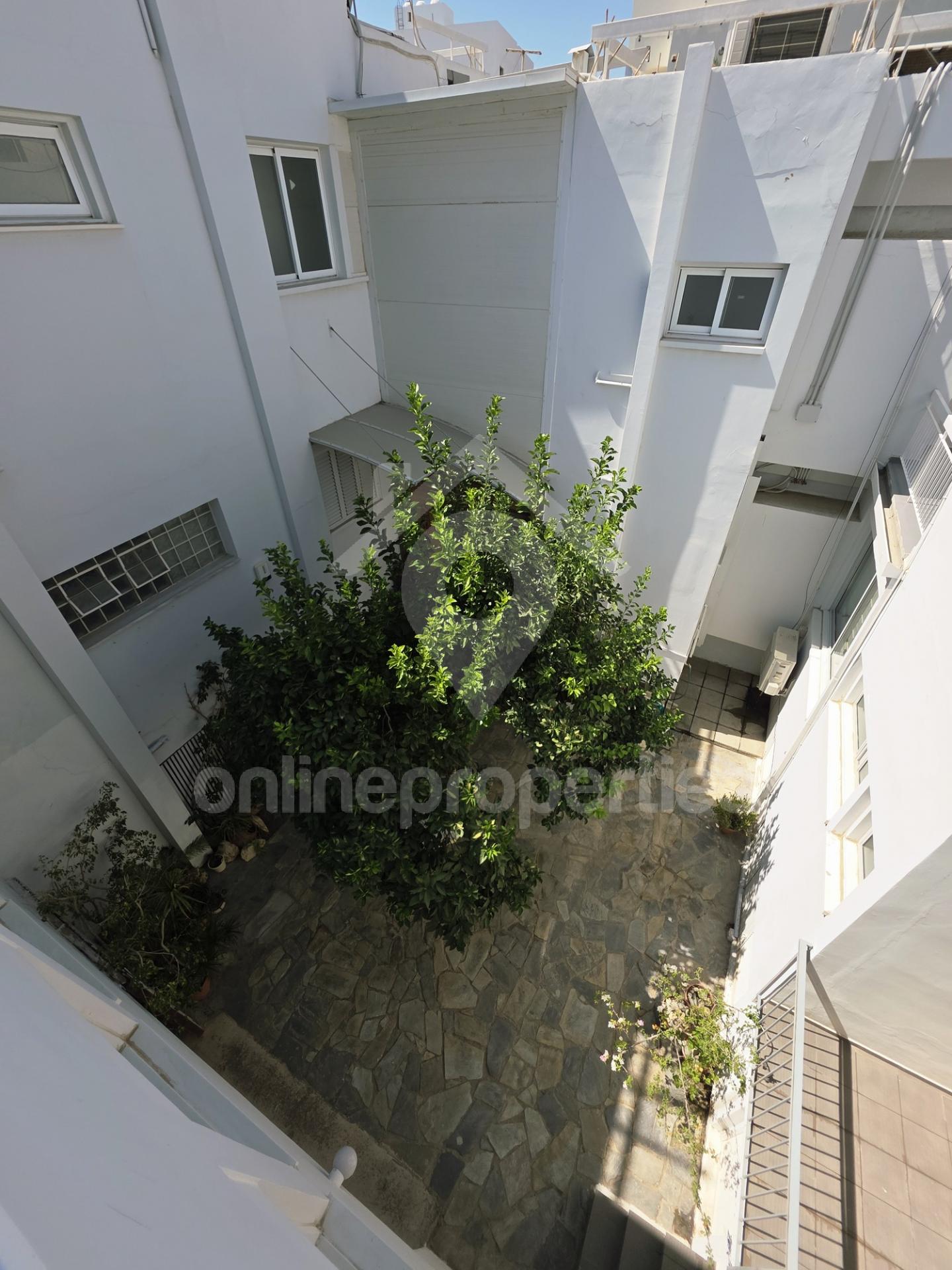 To change image, hover mouse over thumbnails below