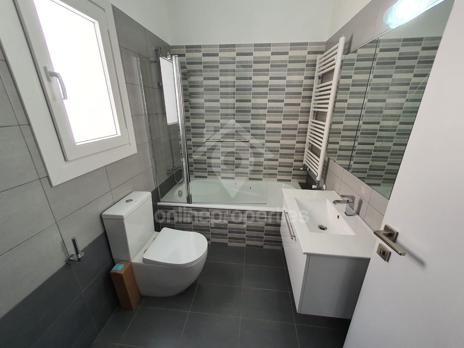 To change image, hover mouse over thumbnails below