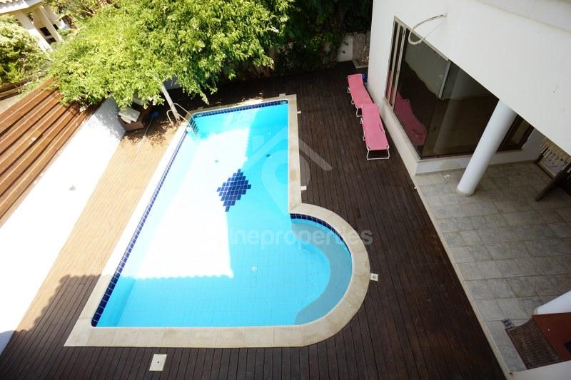 To change image, hover mouse over thumbnails below