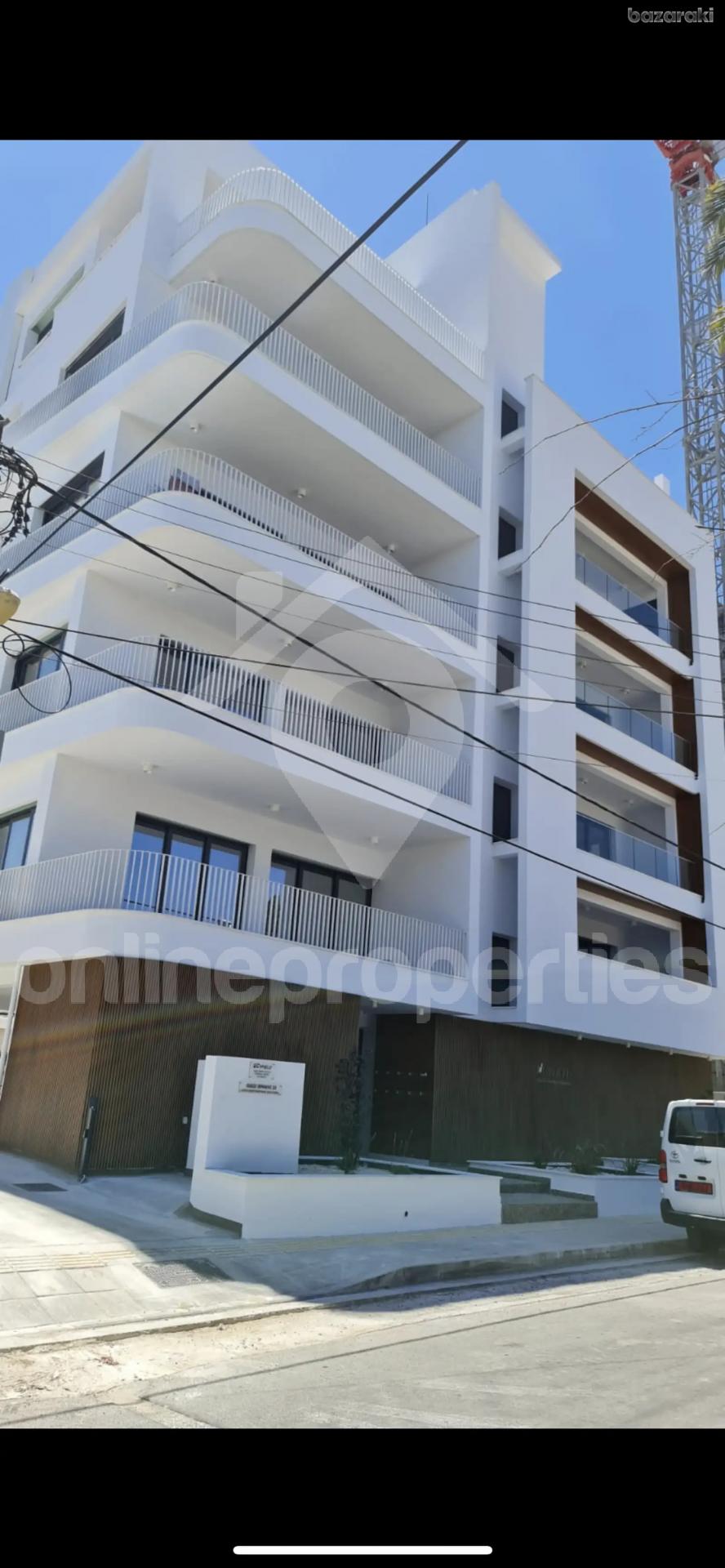 To change image, hover mouse over thumbnails below