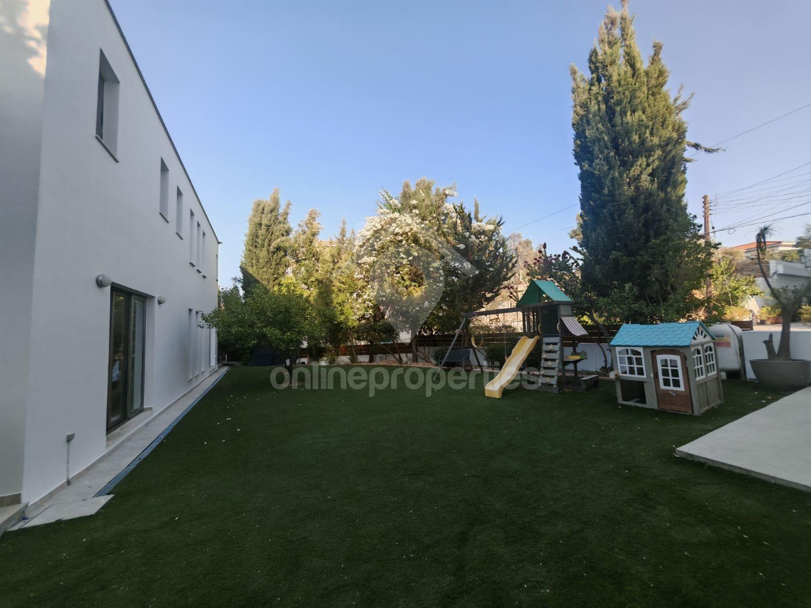 To change image, hover mouse over thumbnails below