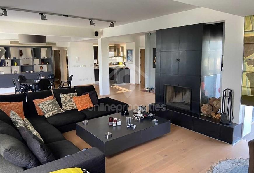 2-bedroom penthouse ,walking distance to the city center