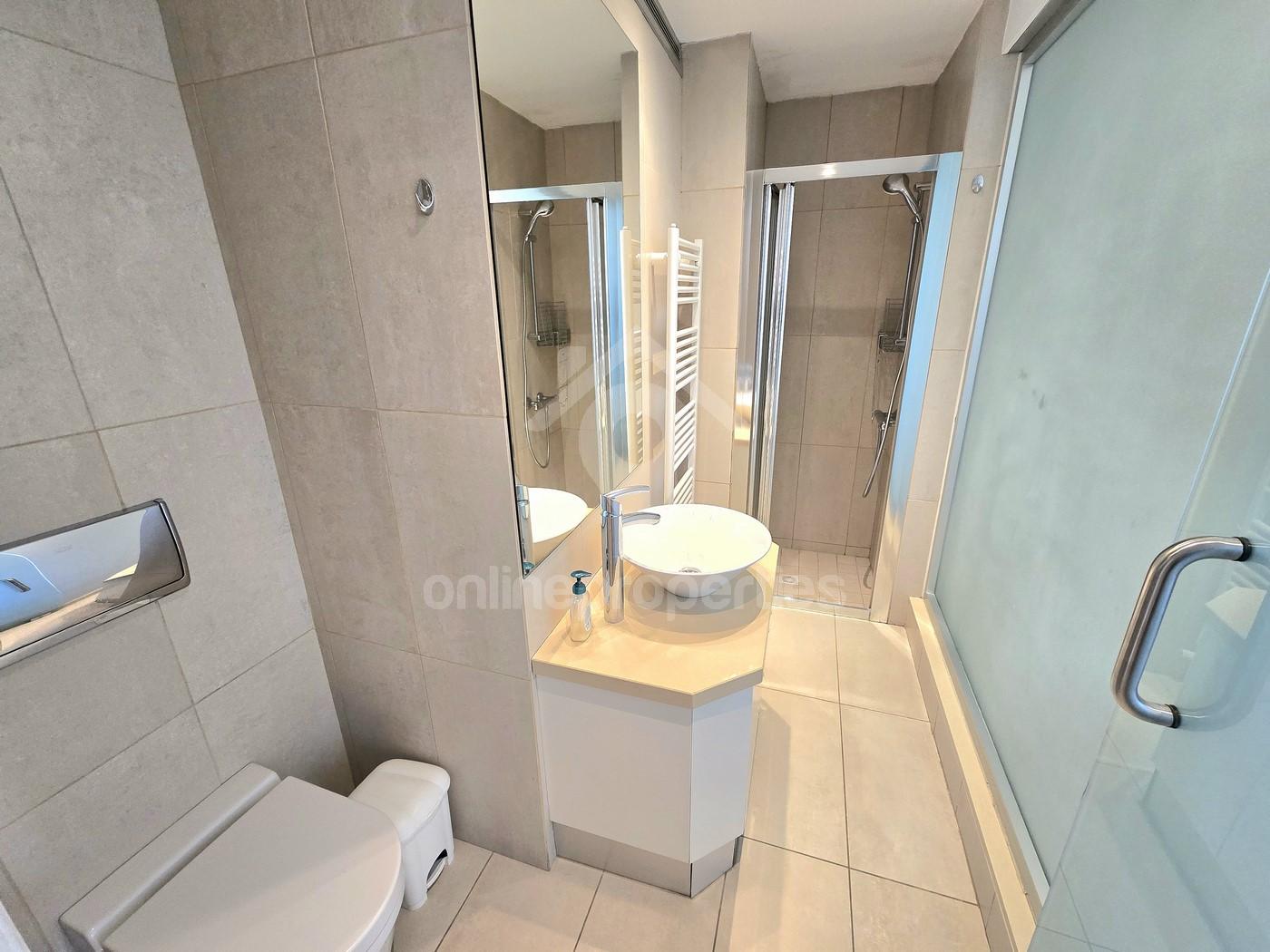 To change image, hover mouse over thumbnails below