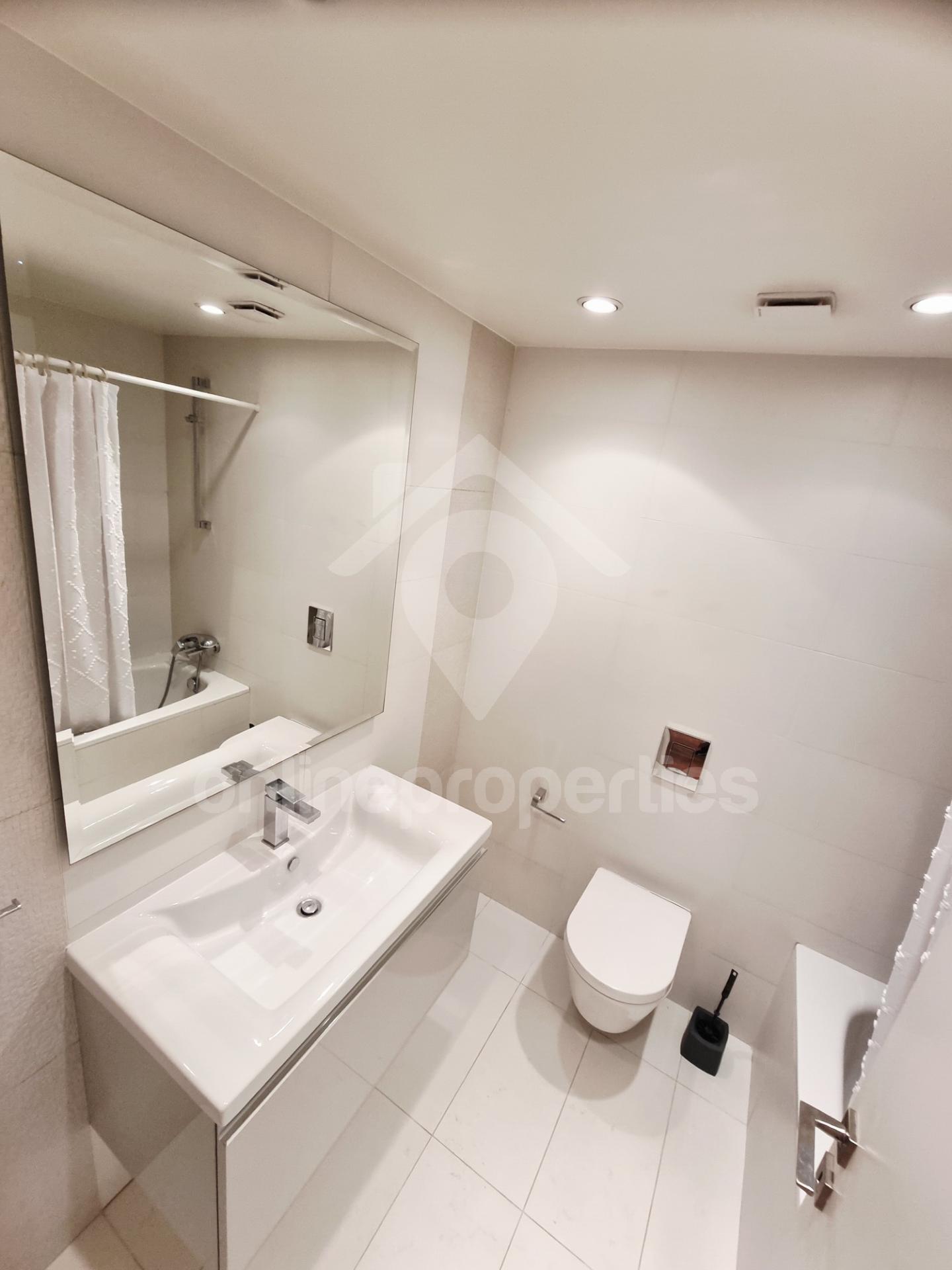 To change image, hover mouse over thumbnails below