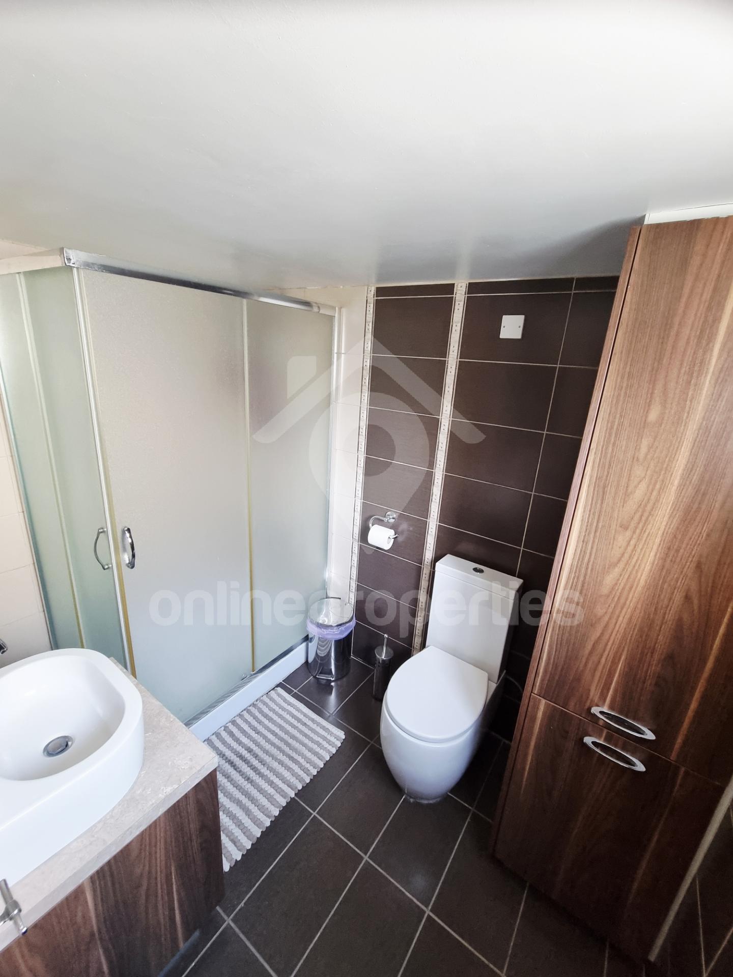 To change image, hover mouse over thumbnails below