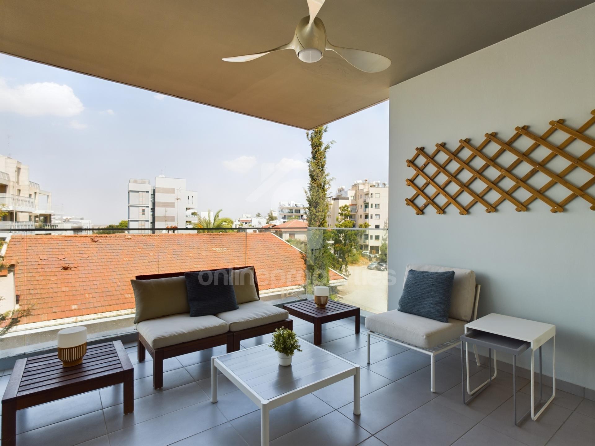 To change image, hover mouse over thumbnails below