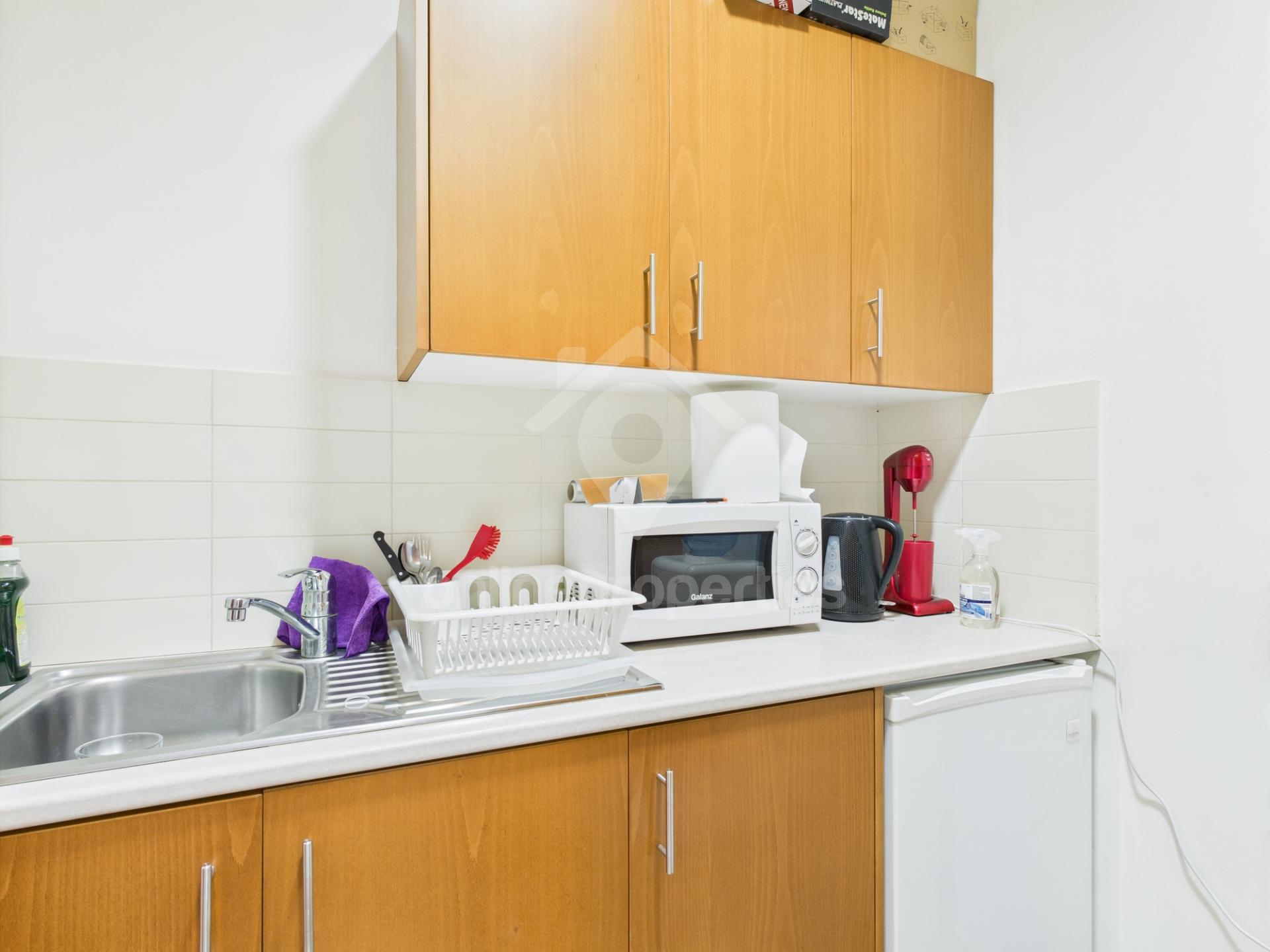 To change image, hover mouse over thumbnails below