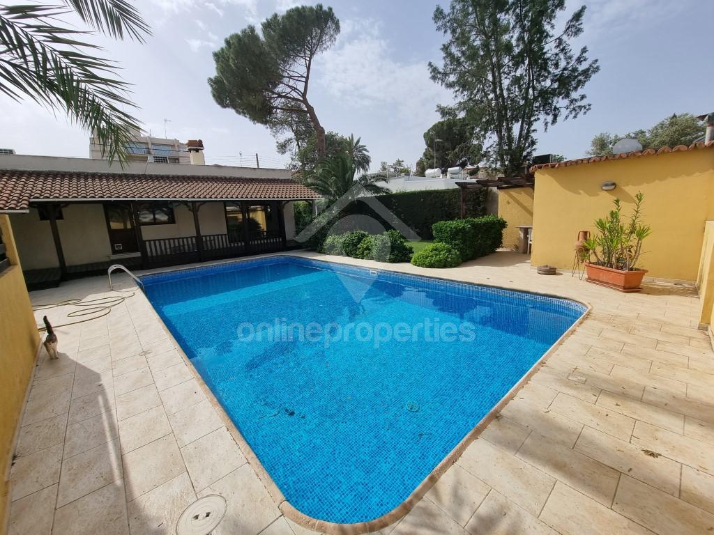 To change image, hover mouse over thumbnails below