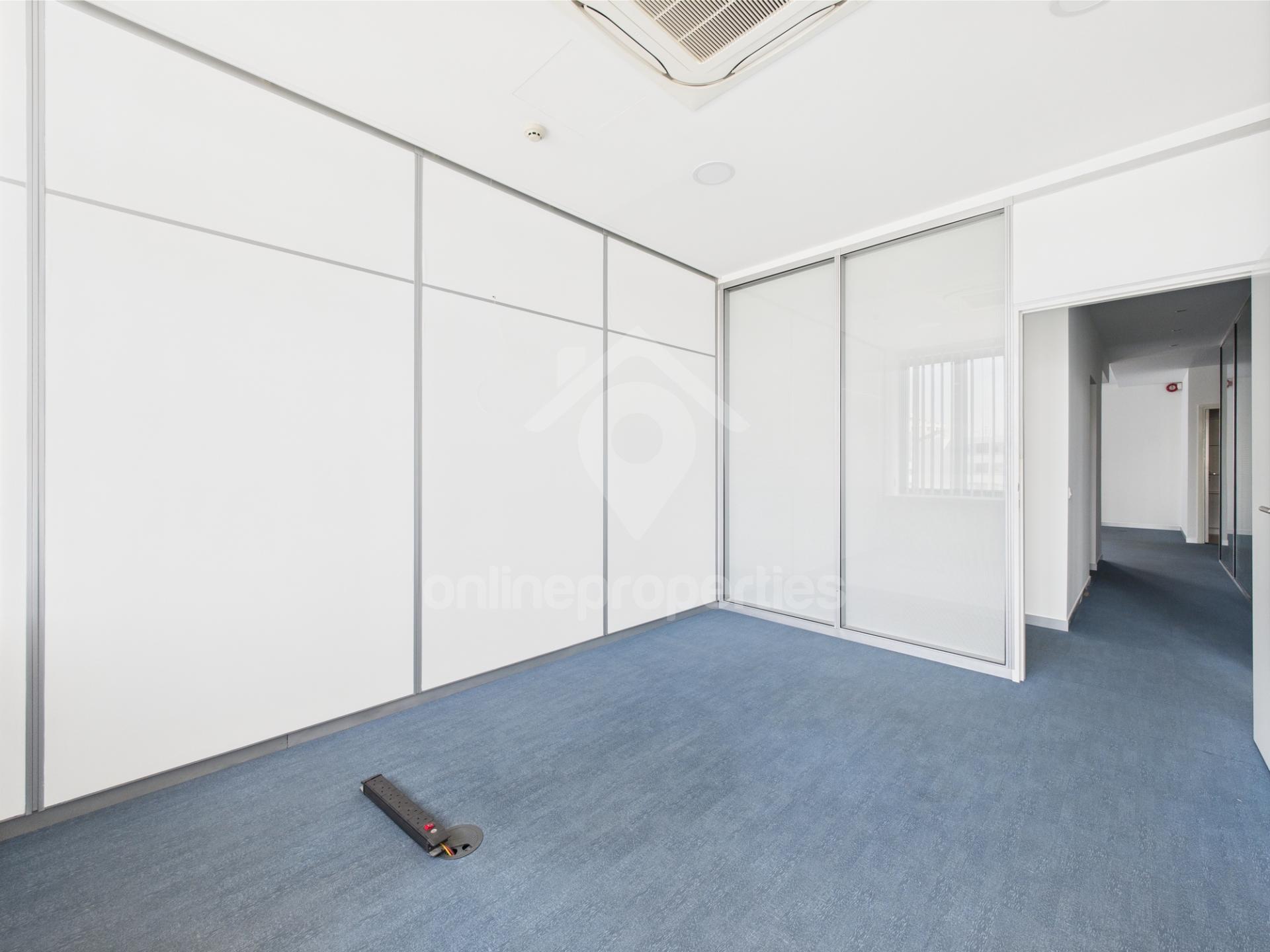 To change image, hover mouse over thumbnails below