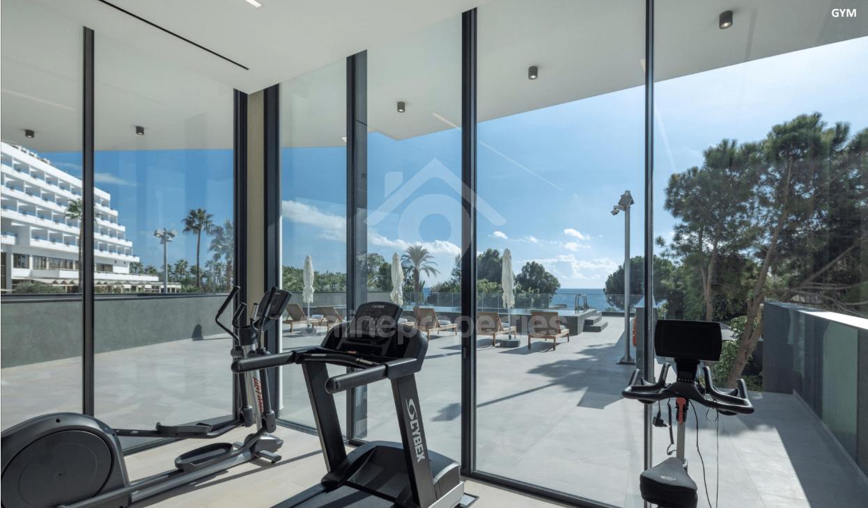 To change image, hover mouse over thumbnails below