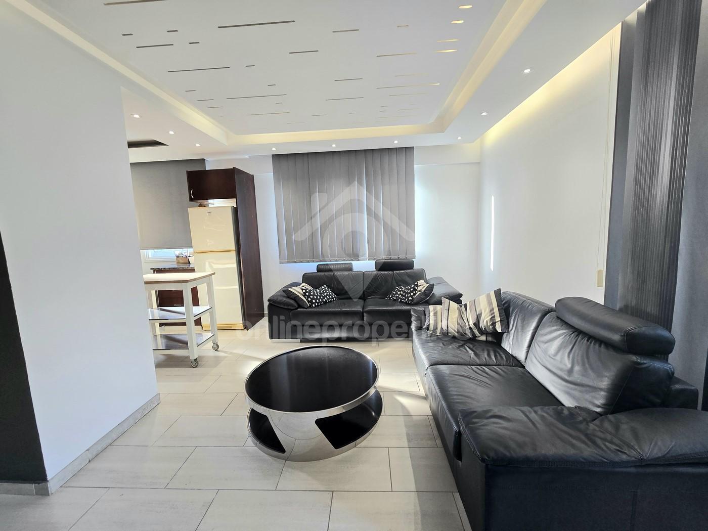 To change image, hover mouse over thumbnails below