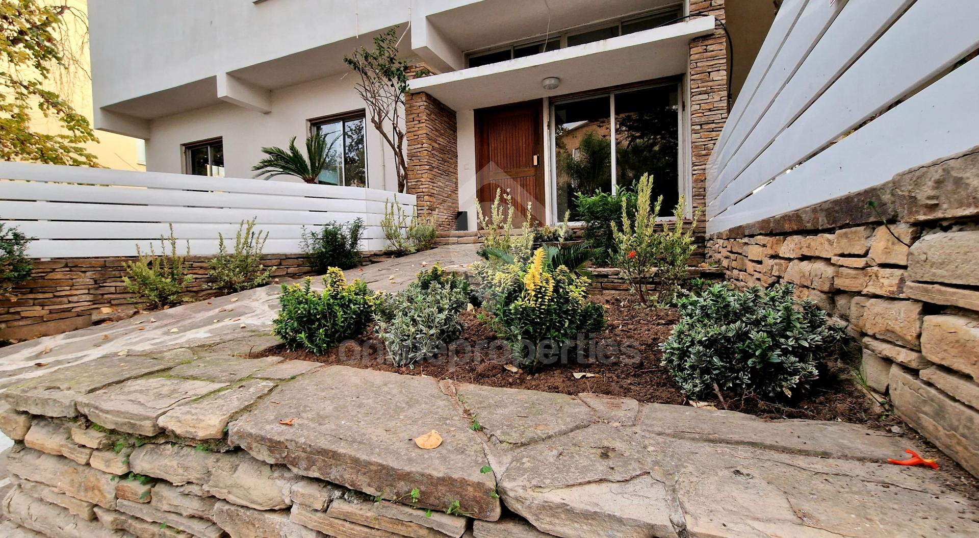 To change image, hover mouse over thumbnails below