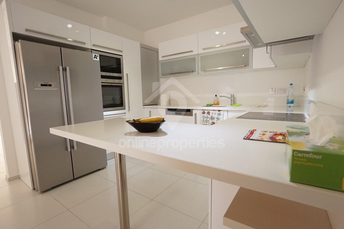 To change image, hover mouse over thumbnails below