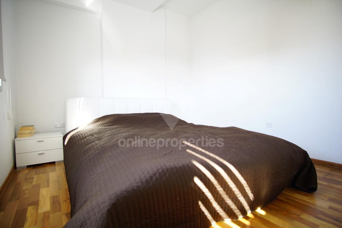 To change image, hover mouse over thumbnails below