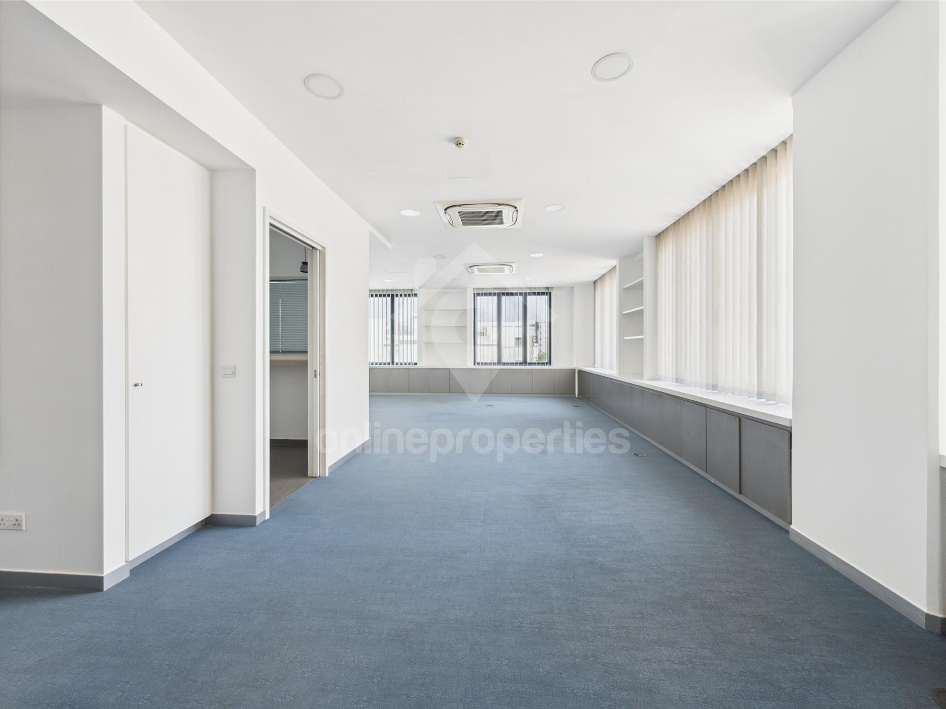 To change image, hover mouse over thumbnails below