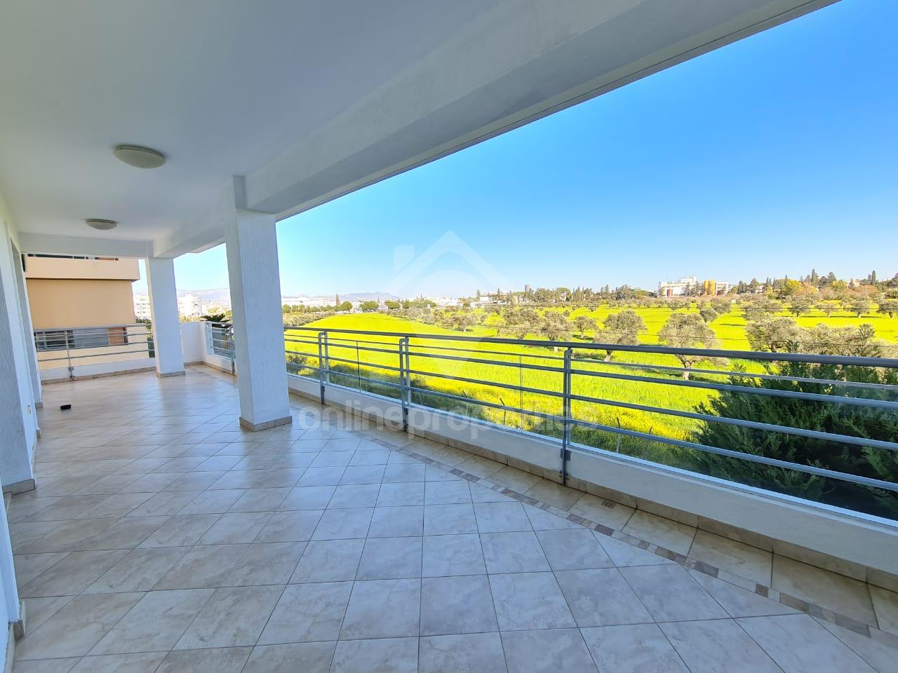 To change image, hover mouse over thumbnails below