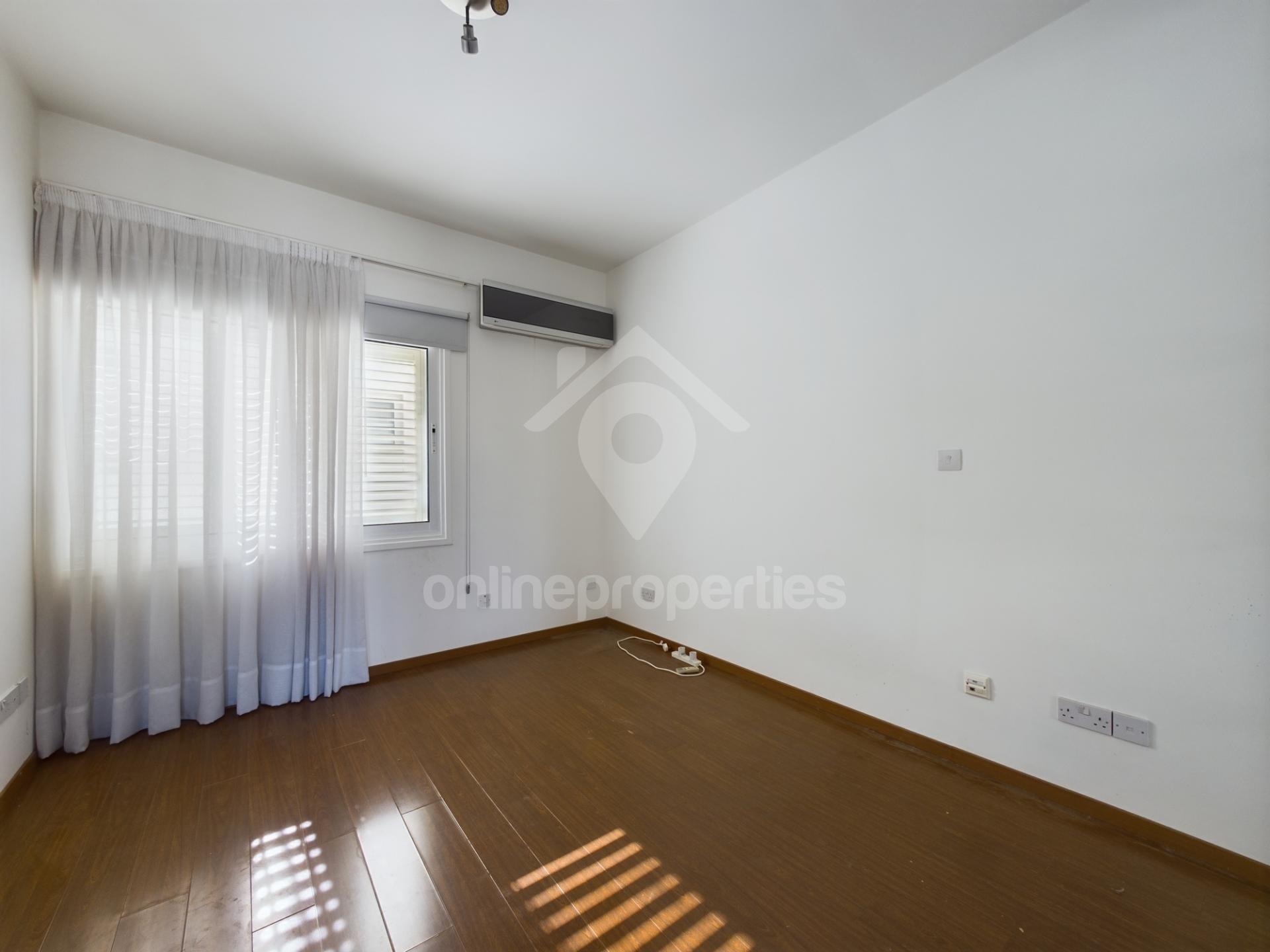 To change image, hover mouse over thumbnails below