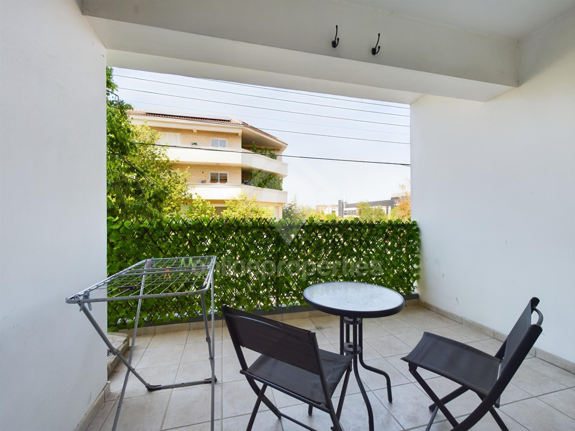 To change image, hover mouse over thumbnails below