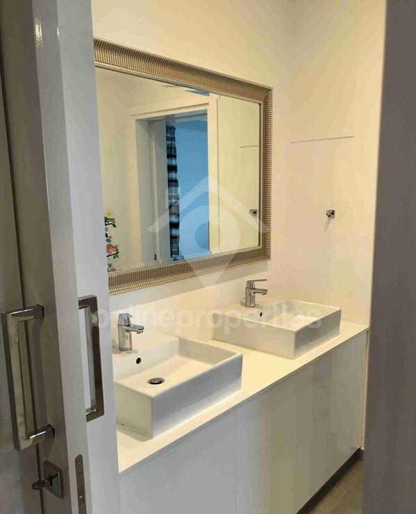 To change image, hover mouse over thumbnails below