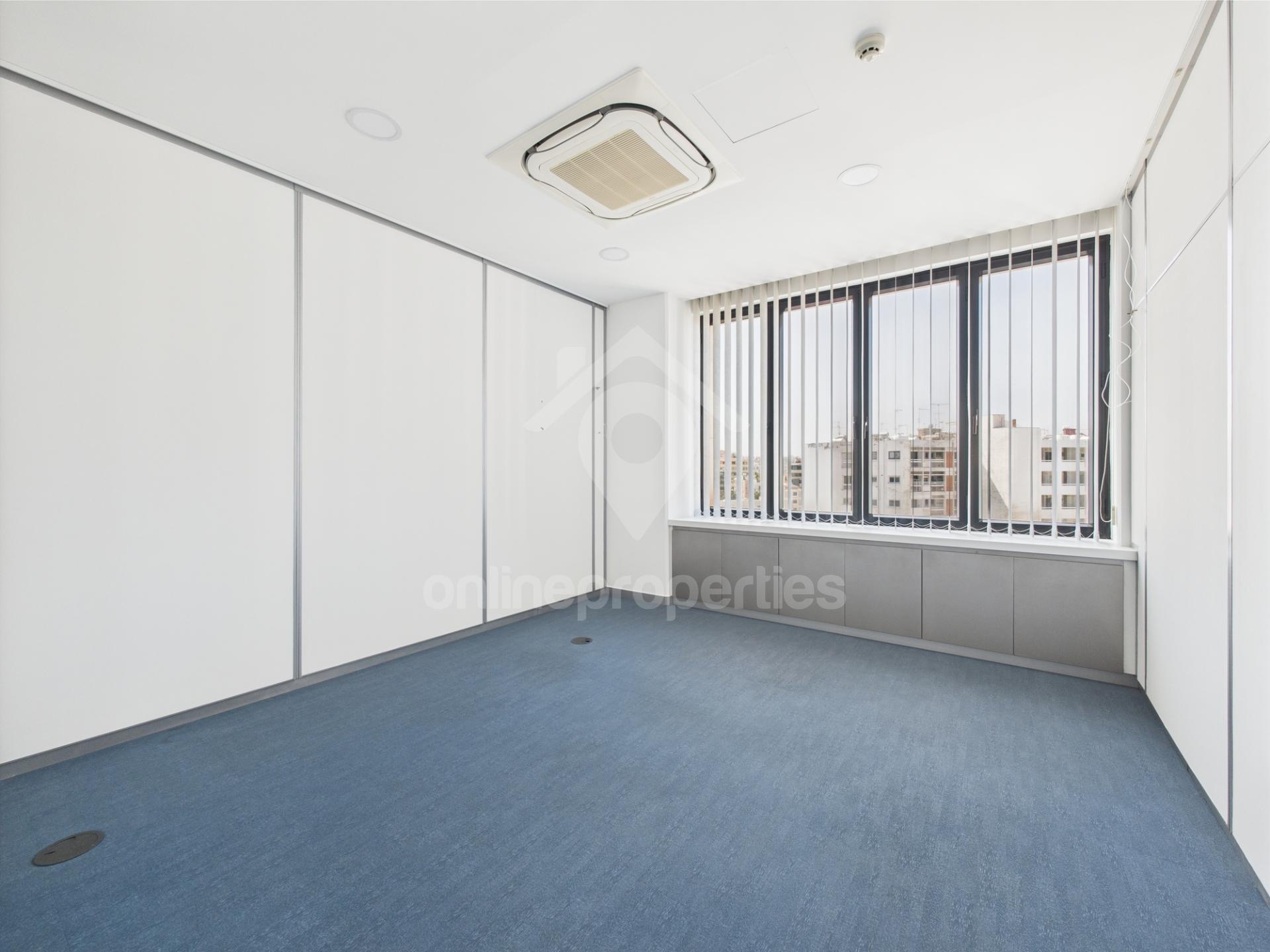 To change image, hover mouse over thumbnails below