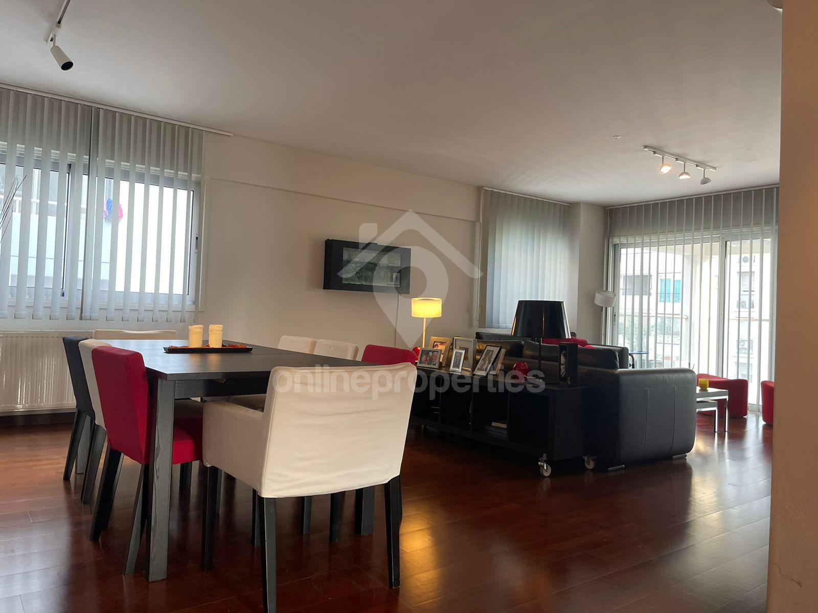 To change image, hover mouse over thumbnails below