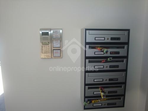 To change image, hover mouse over thumbnails below