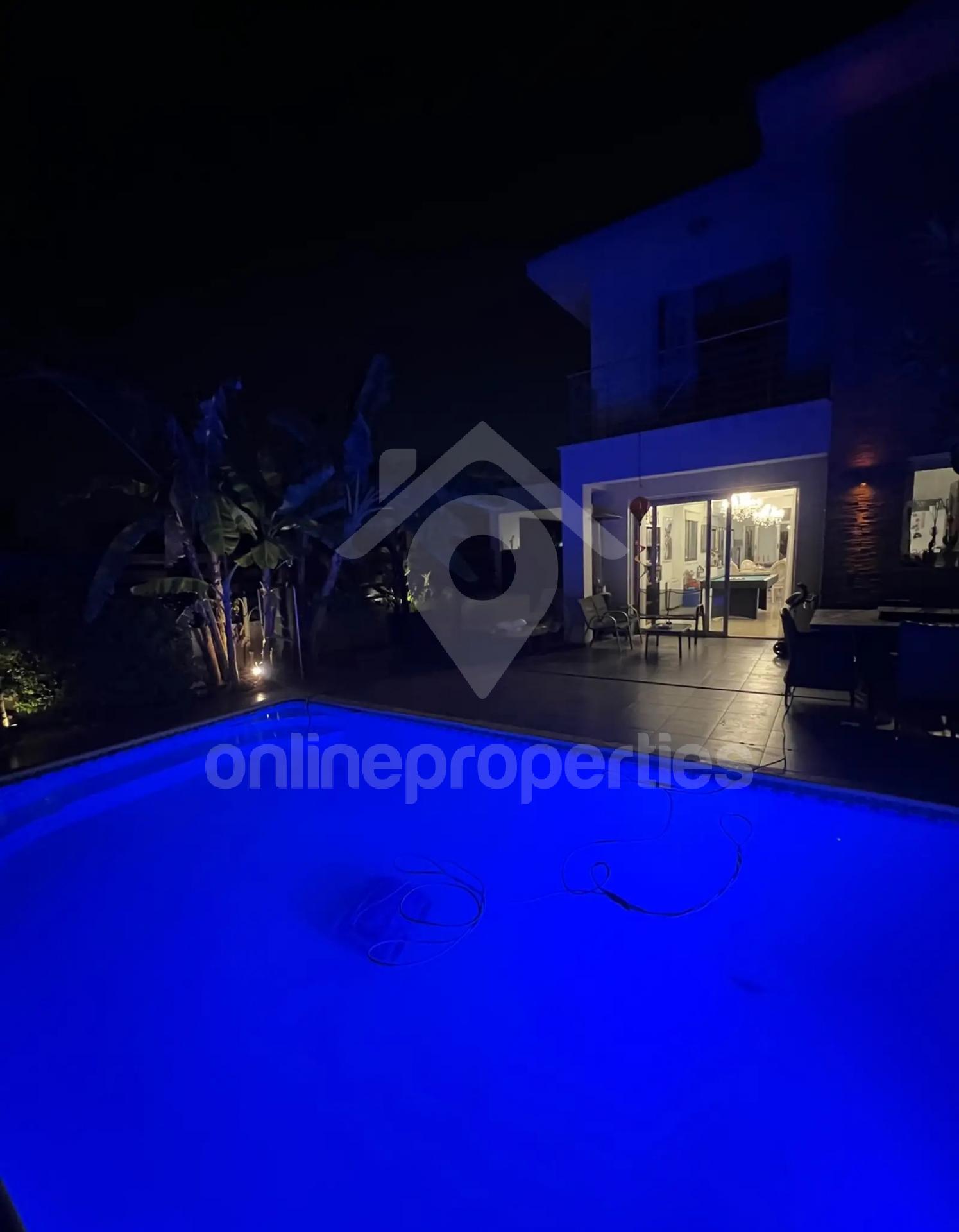 To change image, hover mouse over thumbnails below