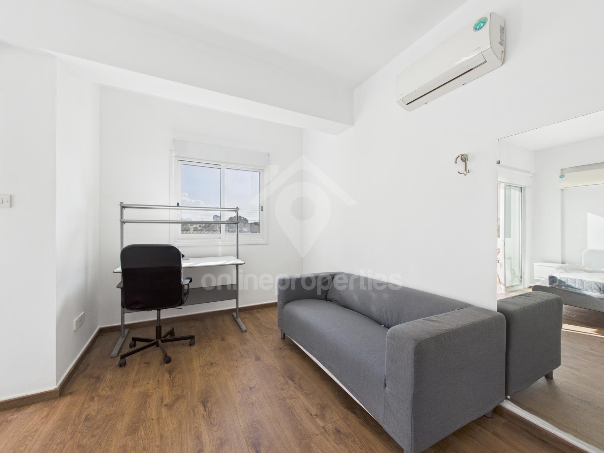 To change image, hover mouse over thumbnails below